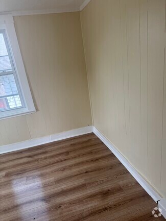 Building Photo - 40 Ashburne St