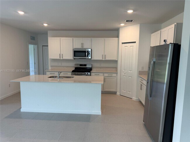 Foto del edificio - 5885 Sweetwood Dr