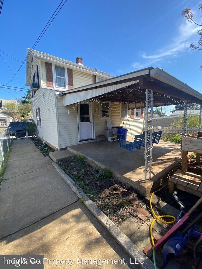 Building Photo - 3 br, 1 bath House - 1745 Filbert St - Rea...