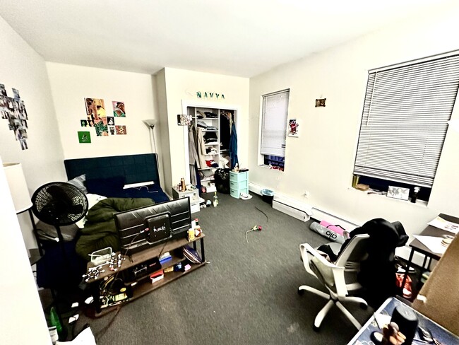 Foto del edificio - 829-833 Beacon Unit 501