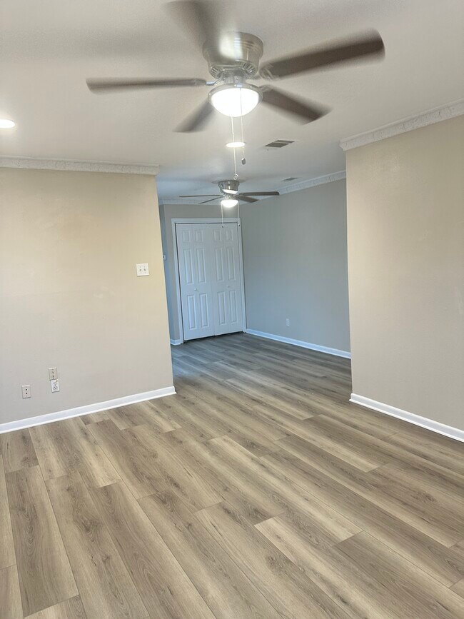 Comedor/Oficina - 5718 Penrose Ave