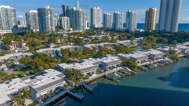 Building Photo - 350 Poinciana Island Dr