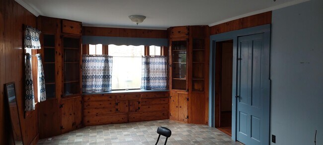 Building Photo - 411 Wentworth Rd