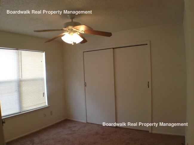 Building Photo - 11138 El Sendero St