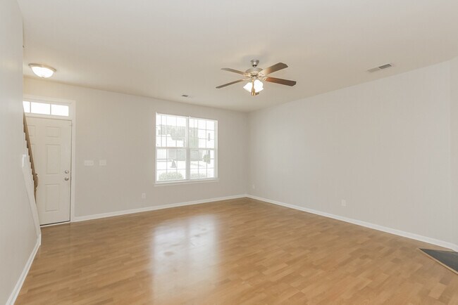 Building Photo - Gorgeous 4BR 2.5BA Home