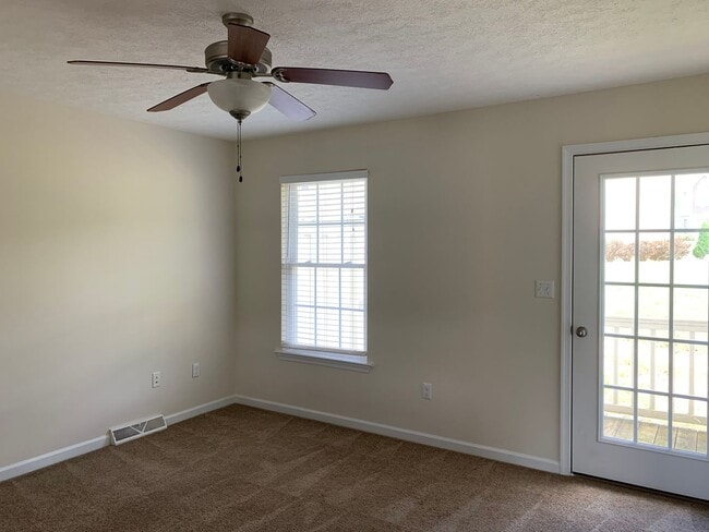 Building Photo - Three Level Townhome off Wards Road