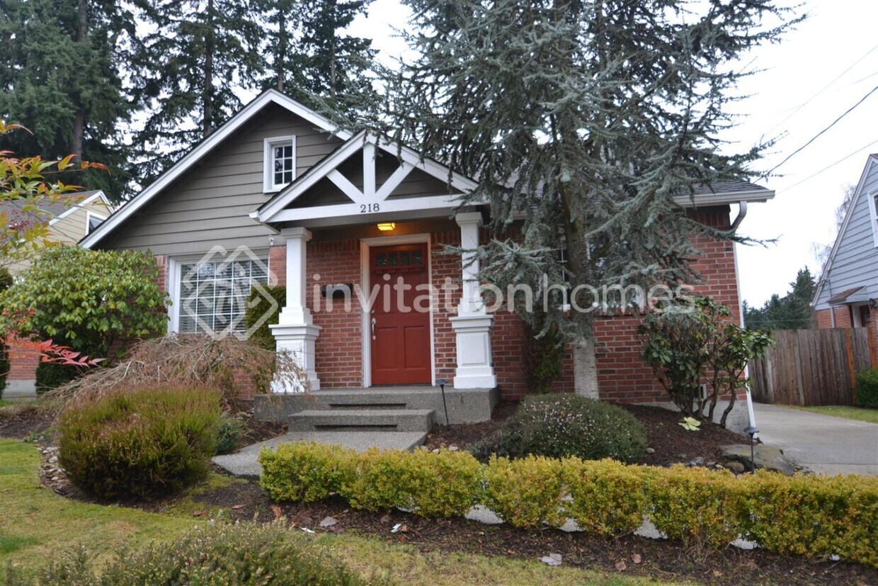 Primary Photo - 218 Summit Ave