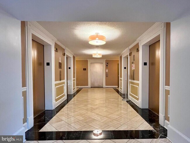 Foto del edificio - 10101 Grosvenor Pl
