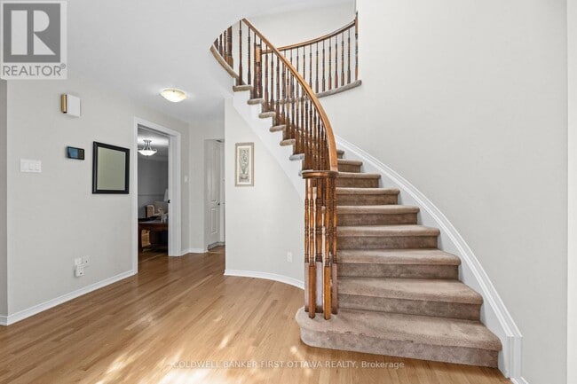 Photo du bâtiment - 1645 Ravins Pl