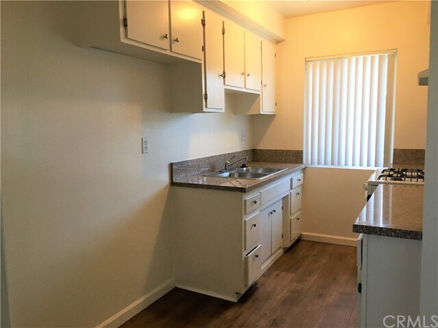 Foto del edificio - 12110 Downey Ave