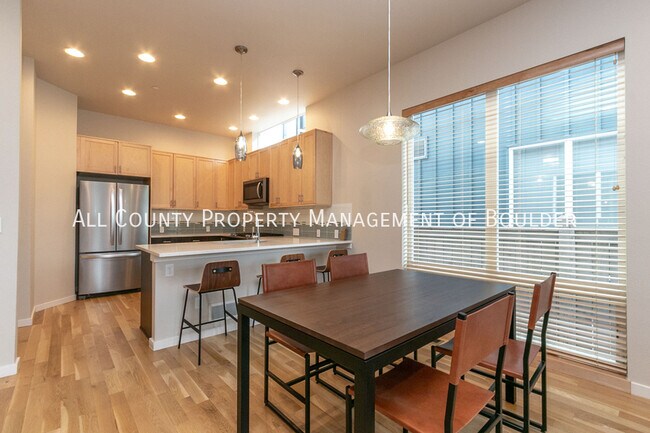Foto del edificio - Luxury Louisville North End Townhome
