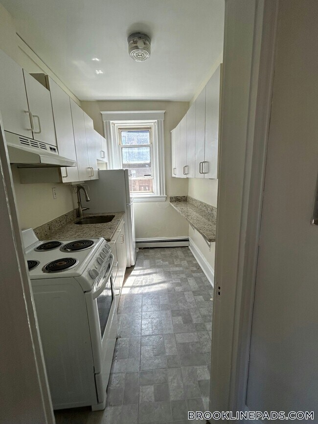 Building Photo - 208 Winthrop Rd