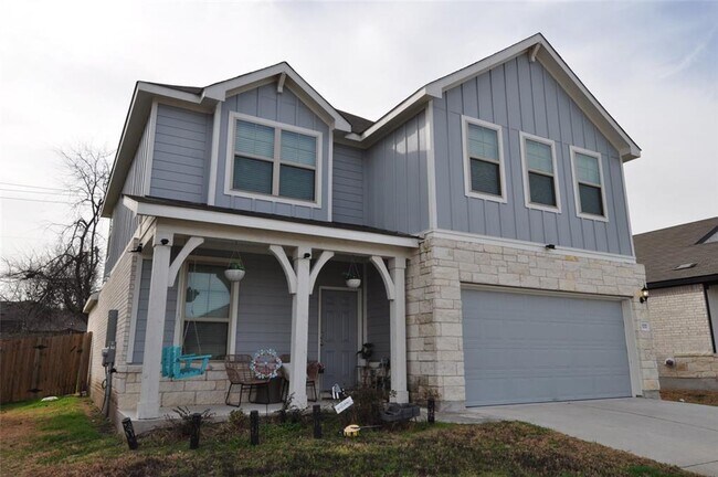 Foto del edificio - FURNISHED - Oversized home site