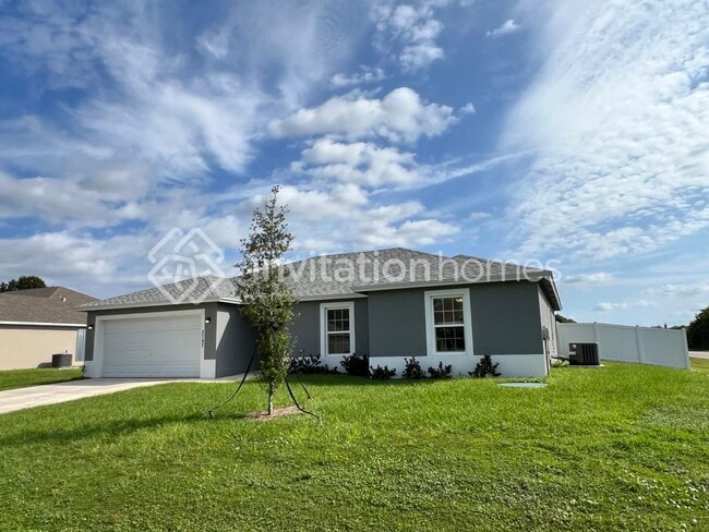 Building Photo - 3797 SW Swope St