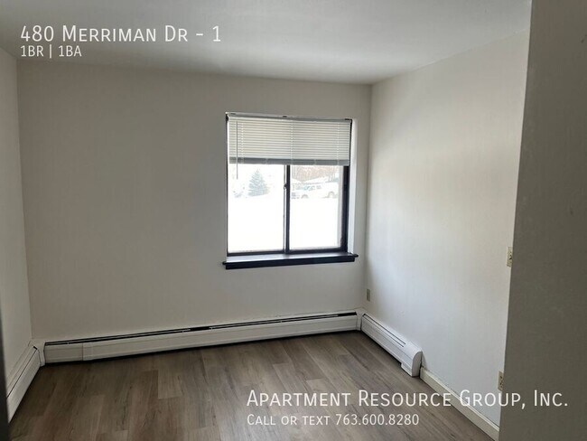 Foto del edificio - 480 Merriman Dr