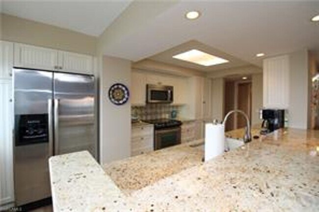 Foto del edificio - ** LUXURY ON THE BEACH 3/2 CONDO GULF AND ...