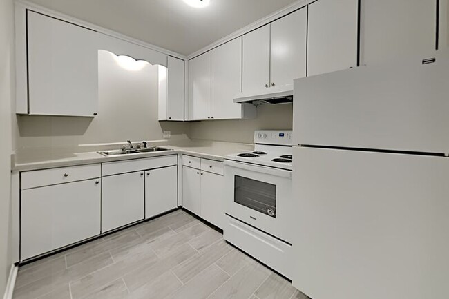 Building Photo - 550 E Bledsoe St
