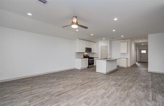 Building Photo - 10602 Great Basin Dr