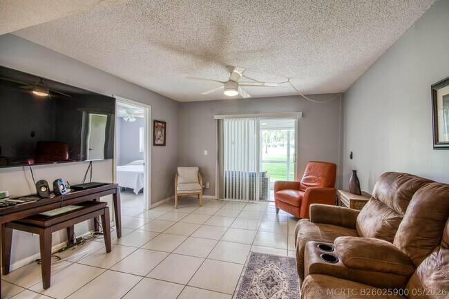 Foto del edificio - 18081 SE Country Club Dr