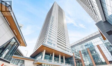 Building Photo - 19 Bathurst St