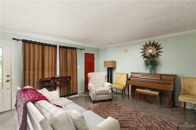 Building Photo - 10 Marinel Ln