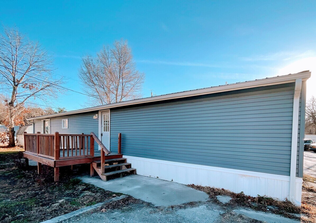 Exterior View - 114 Countryside Ln
