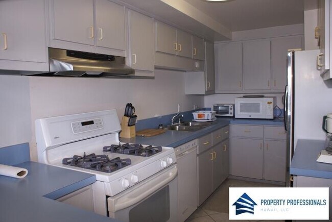 Building Photo - 2405 Kalanianaole Ave