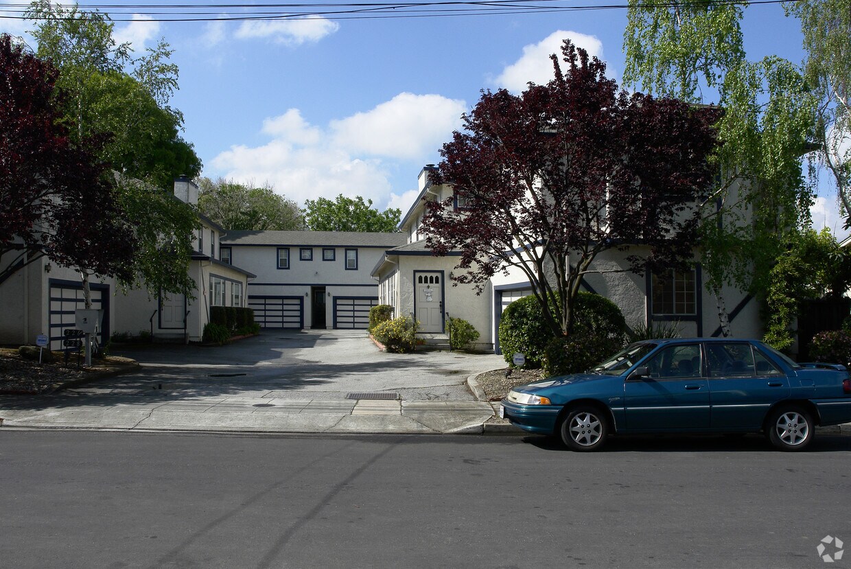 Building Photo - 228 Madrone St