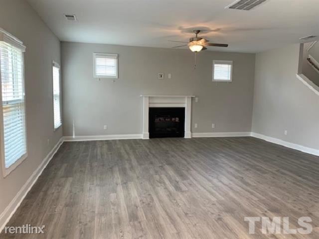 Building Photo - 3 br, 2.5 bath House - 59 Greenview St