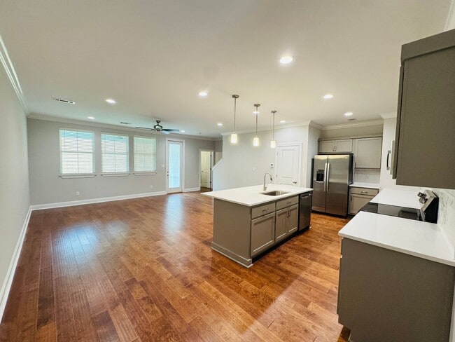 Building Photo - 3BR/3.5BA Townhome in The Crossing at Oxfo...