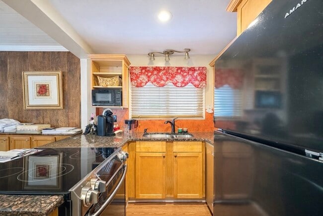 Building Photo - 100 Water St