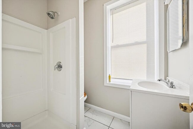 Building Photo - 419 S 4th St