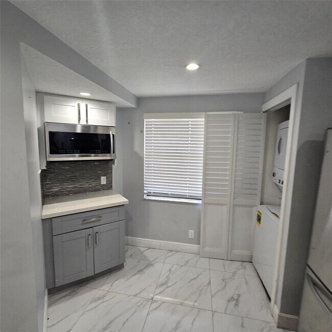 Foto del edificio - 6575 W Oakland Park Blvd