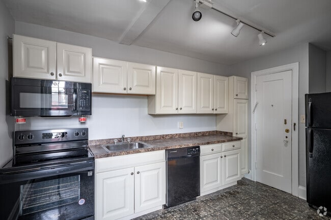 2BR, 1BA - 1180SF - Kitchen - Windsor Apartments