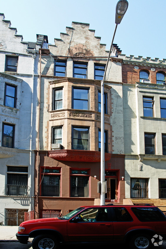 Building Photo - 310 W 88th St
