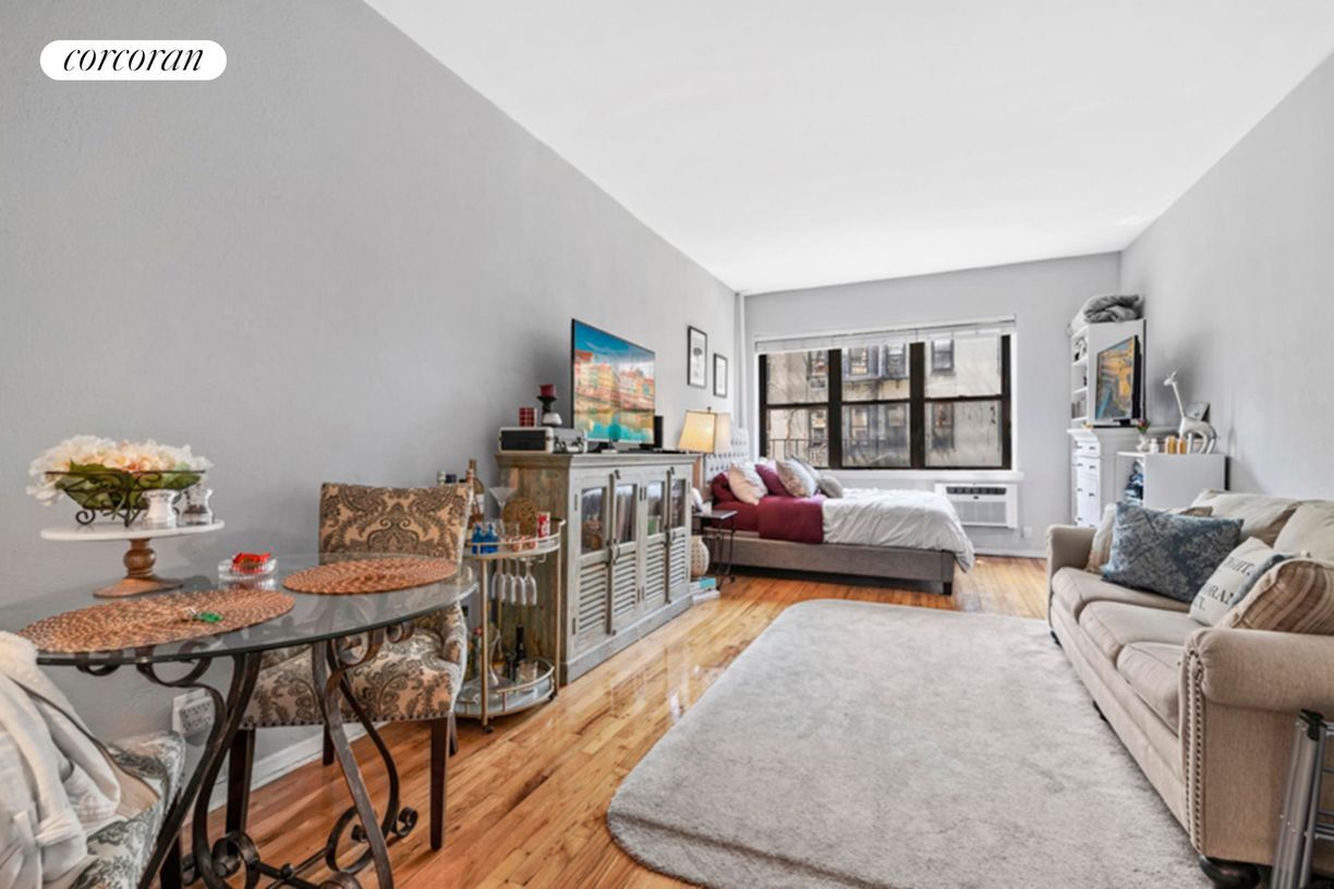 Foto principal - 414 E 88th St