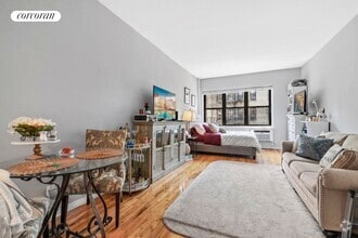 Building Photo - 414 E 88th St