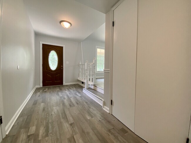 Foto del edificio - 1233 Brook Ln