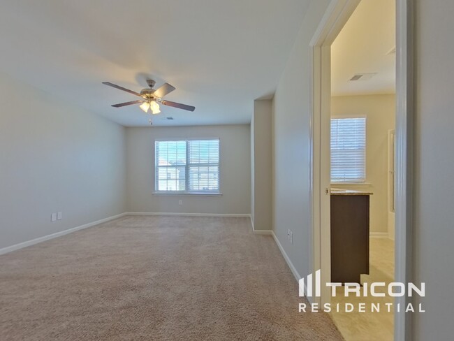 Foto del edificio - 661 Dawsons Park Wy