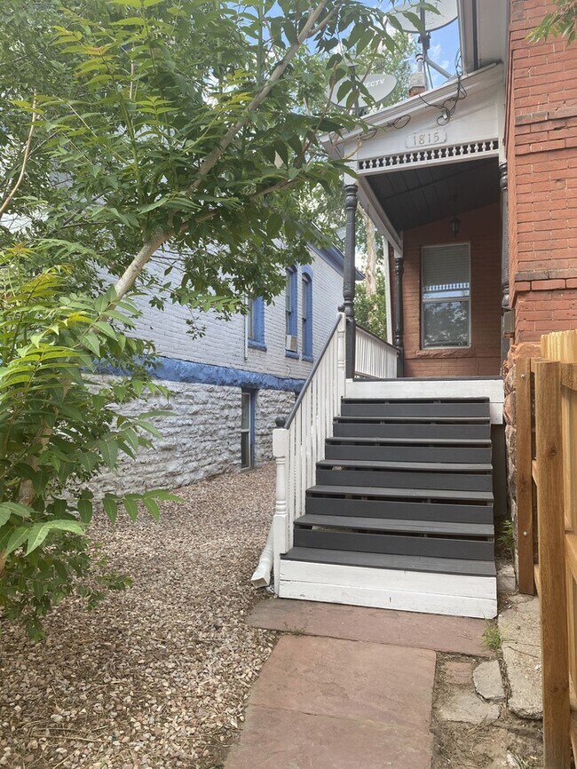 Building Photo - Stunning Duplex in Denver