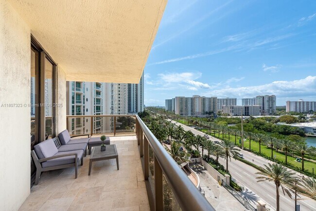 Foto del edificio - 16275 Collins Ave