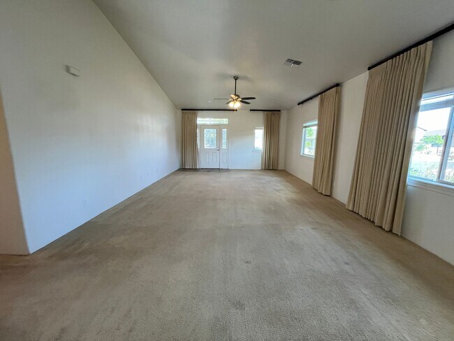 Building Photo - Kahiwelo (Makakilo) - 3 bedrooms, 2 bathroom, Central A/C, Garage