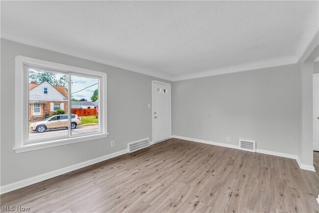Building Photo - 4461 W 137th St