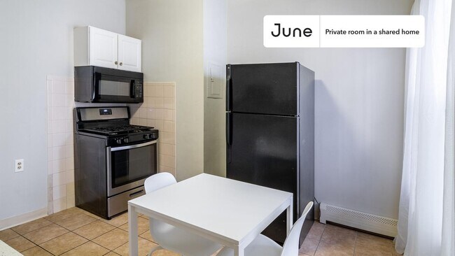 Foto del edificio - Private bedroom in 4 bed/1 bath Home