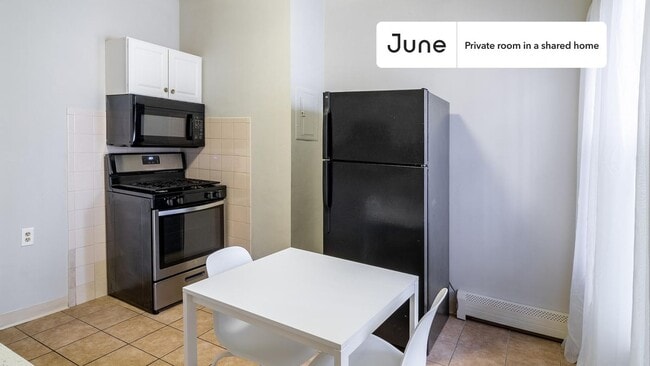 Building Photo - Private bedroom in 4 bed/1 bath Home