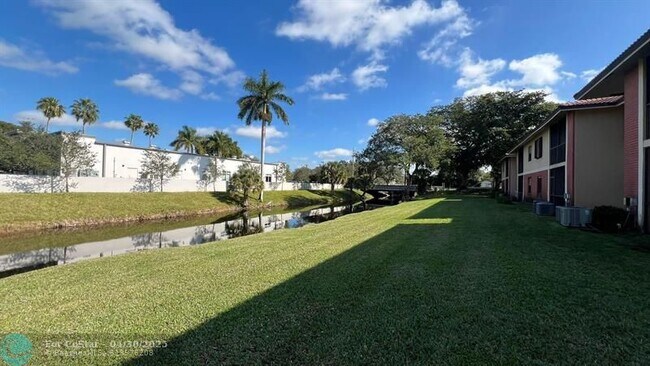 Foto del edificio - 9621 NW 4th St