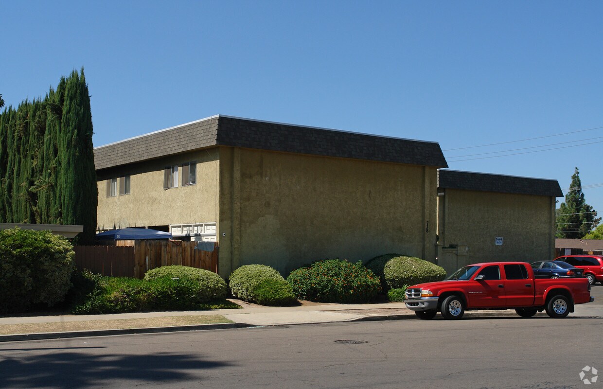 Building Photo - 738 S Orange Ave