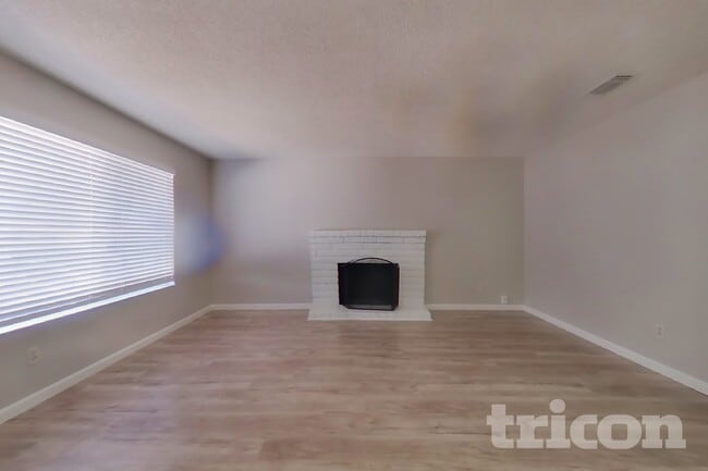 Building Photo - 748 La Cruz Ln
