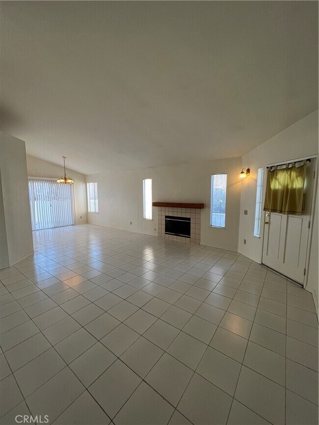 Foto del edificio - 26153 Merrill Pl