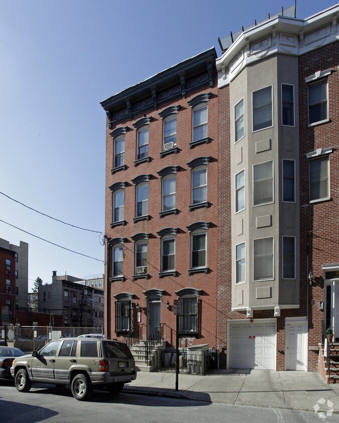 Building Photo - 204 Willow Ave